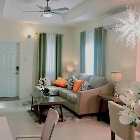 Paradise Oasis At Oceanpointe - Pool And Free Parking Lucea Exterior photo