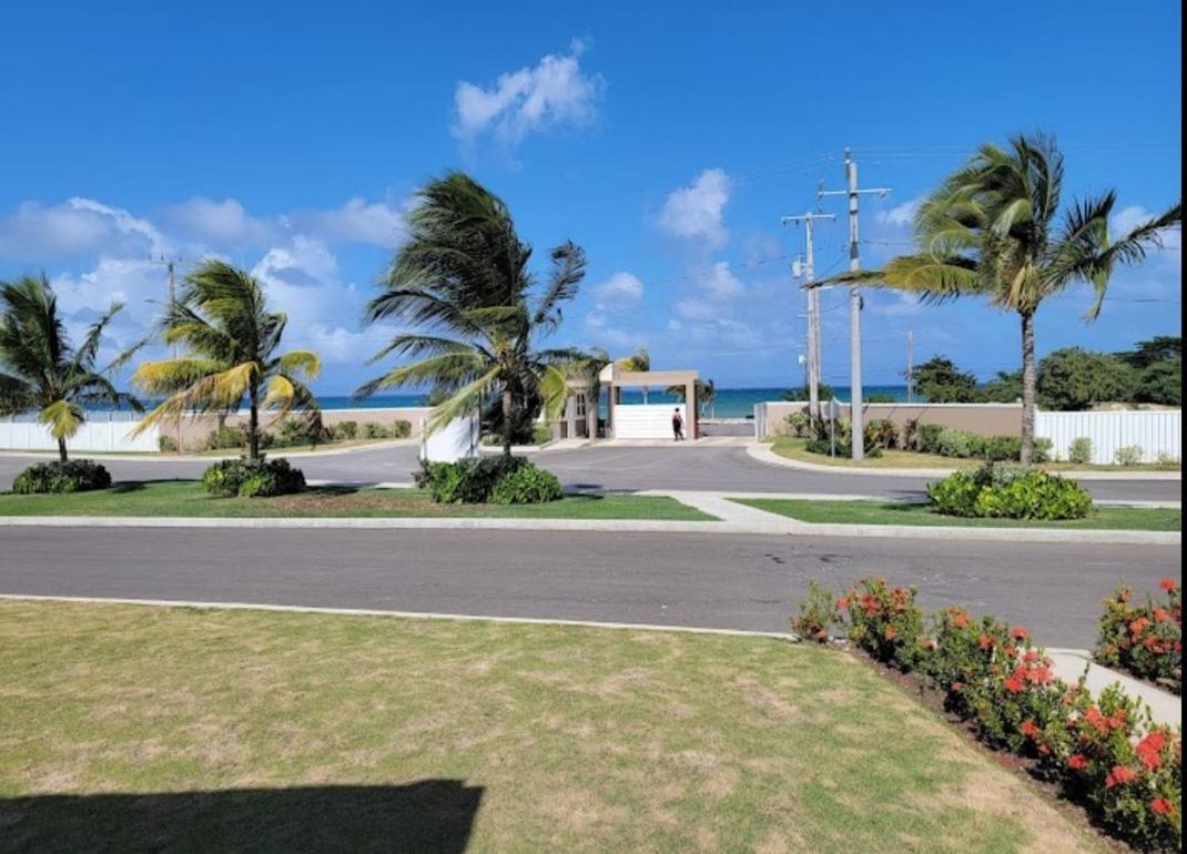 Paradise Oasis At Oceanpointe - Pool And Free Parking Lucea Exterior photo