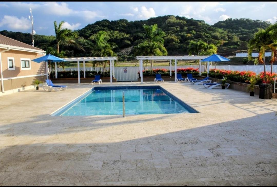Paradise Oasis At Oceanpointe - Pool And Free Parking Lucea Exterior photo