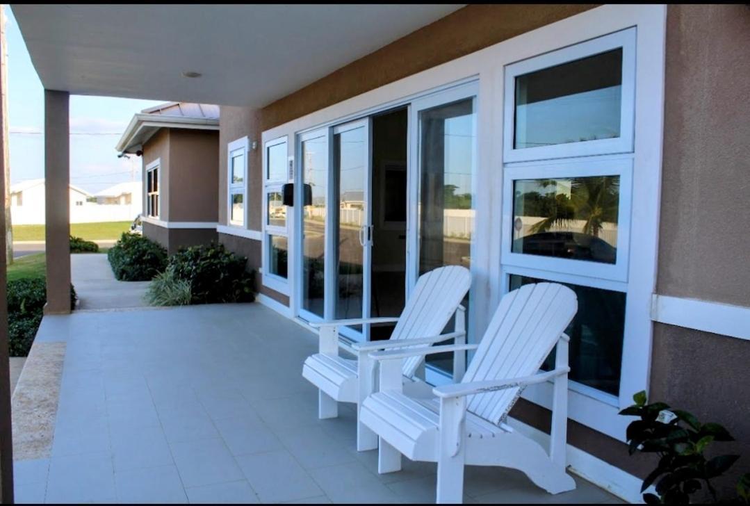 Paradise Oasis At Oceanpointe - Pool And Free Parking Lucea Exterior photo
