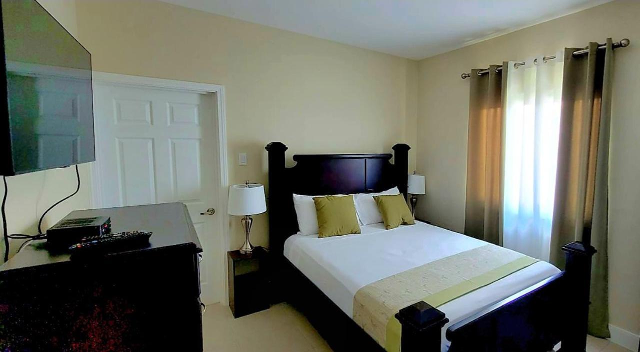 Paradise Oasis At Oceanpointe - Pool And Free Parking Lucea Exterior photo